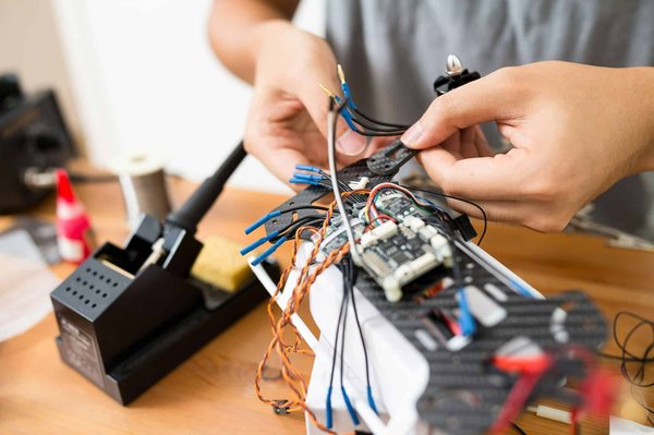 Quels sont les enjeux juridiques de l'utilisation de drones pour la livraison de produits en milieu urbain ?