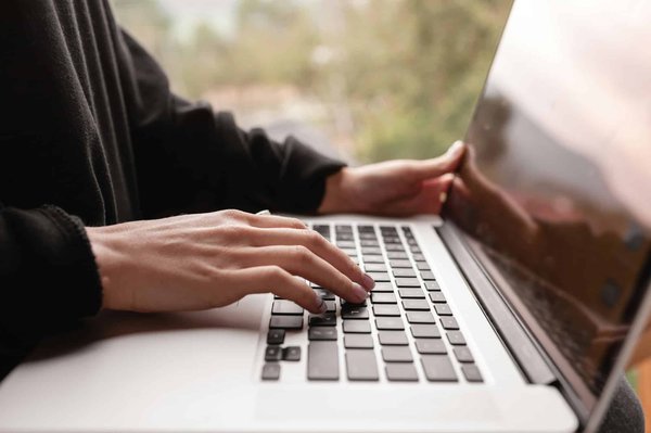 Quelles sont les meilleures pratiques pour le marketing par e-mail dans le secteur de la finance personnelle ?